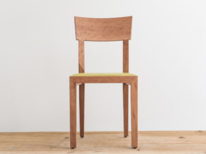 Chaise en bois de poirier par Philippe Emery