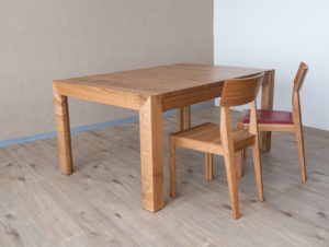 Table en bois de cerisier par Philippe Emery