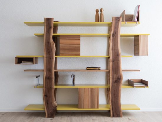 Bibliothèque en bois de noyer par Philippe Emery