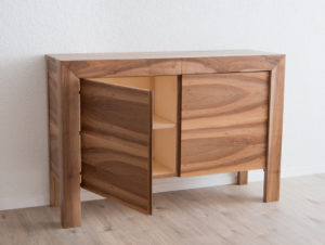 Buffet en bois de noyer par Philippe Emery