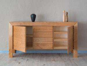 Buffet en bois de noyer par Philippe Emery