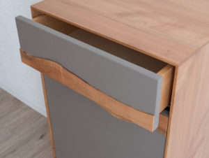 Casier en bois de cerisier par Philippe Emery