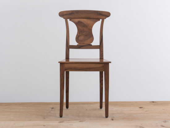 Chaise en bois de noyer par Philippe Emery