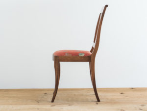Chaise en bois de noyer par Philippe Emery