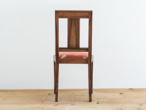 Chaise en bois de noyer par Philippe Emery