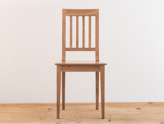 Chaise en bois de cerisier par Philippe Emery