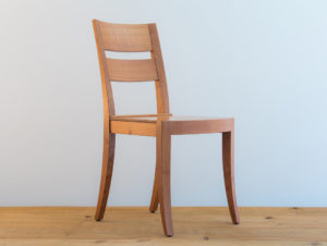 Fauteuil en bois de cerisier par Philippe Emery