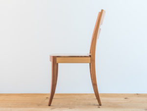 Fauteuil en bois de cerisier par Philippe Emery