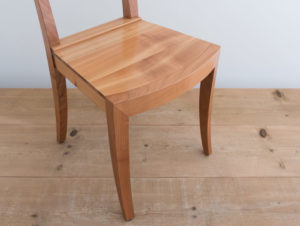 Fauteuil en bois de cerisier par Philippe Emery