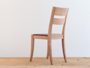 Fauteuil en bois de cerisier par Philippe Emery