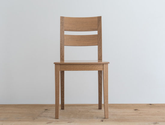 Chaise en bois de frêne par Philippe Emery