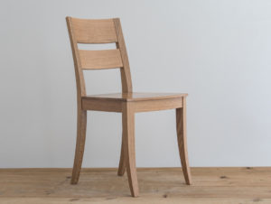 Chaise en bois de frêne par Philippe Emery