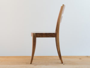 Chaise en bois de noyer par Philippe Emery