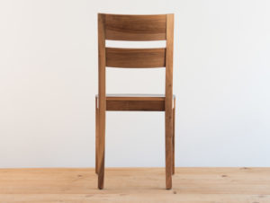 Chaise en bois de noyer par Philippe Emery