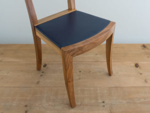 Chaise en bois de noyer par Philippe Emery