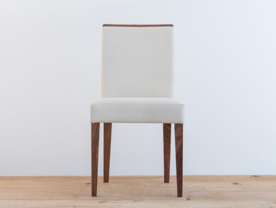 Chaise en bois de noyer par Philippe Emery