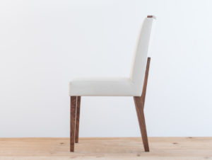 Chaise en bois de noyer par Philippe Emery