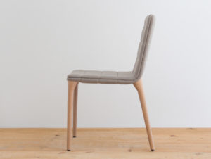 Chaise en bois de chêne par Philippe Emery