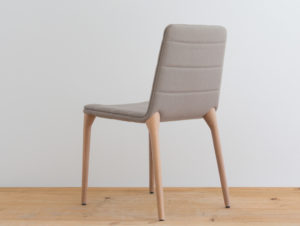 Chaise en bois de chêne par Philippe Emery