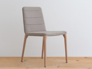 Chaise en bois de chêne par Philippe Emery