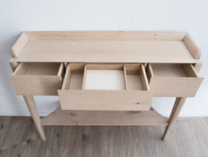 Console en bois de chêne par Philippe Emery