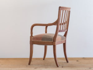 Fauteuil en bois de cerisier par Philippe Emery