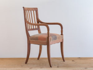 Fauteuil en bois de cerisier par Philippe Emery