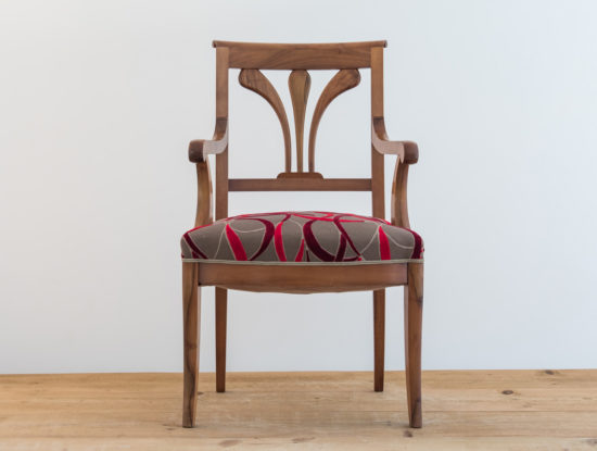 Fauteuil en bois de noyer par Philippe Emery