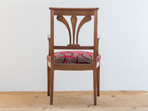 Fauteuil en bois de noyer par Philippe Emery