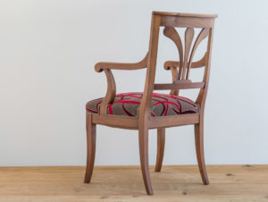 Fauteuil en bois de noyer par Philippe Emery