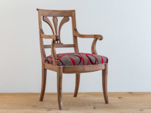 Fauteuil en bois de noyer par Philippe Emery