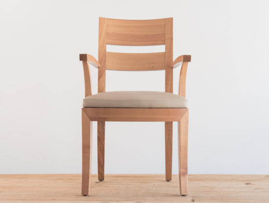 Fauteuil en bois de cerisier par Philippe Emery