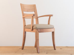 Fauteuil en bois de cerisier par Philippe Emery