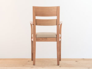 Fauteuil en bois de cerisier par Philippe Emery