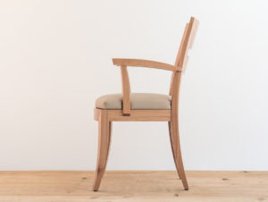Fauteuil en bois de cerisier par Philippe Emery