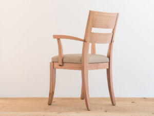 Fauteuil en bois de cerisier par Philippe Emery