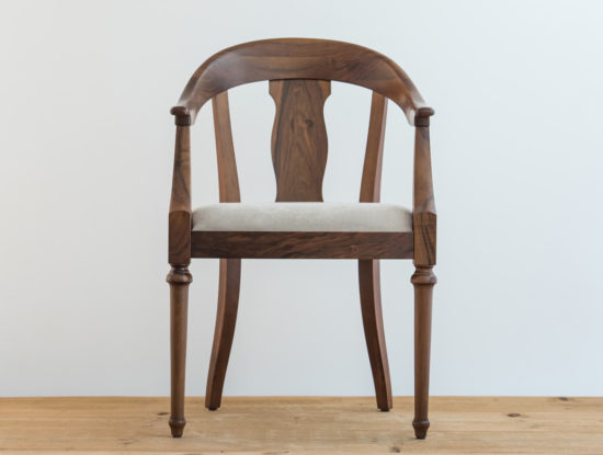 Fauteuil en bois de noyer par Philippe Emery