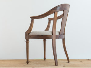 Fauteuil en bois de noyer par Philippe Emery