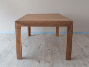 Table en bois de noyer par Philippe Emery