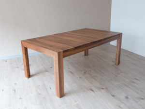 Table en bois de noyer par Philippe Emery