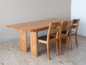 Table en bois de cerisier par Philippe Emery