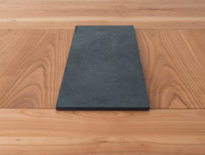 Table en bois de cerisier par Philippe Emery