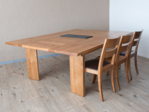 Table en bois de cerisier par Philippe Emery