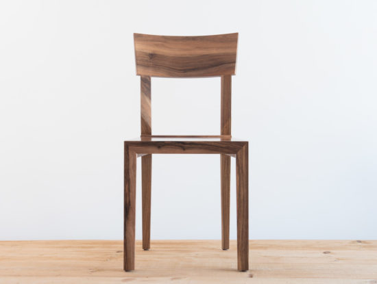 Chaise en bois de noyer par Philippe Emery