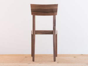 Chaise en bois de noyer par Philippe Emery