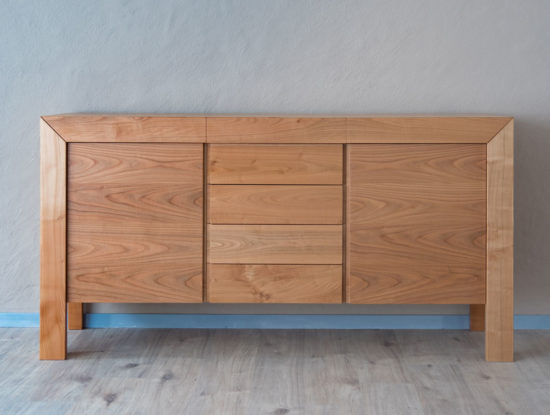 Buffet en bois de noyer par Philippe Emery