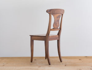 Chaise en bois de noyer par Philippe Emery