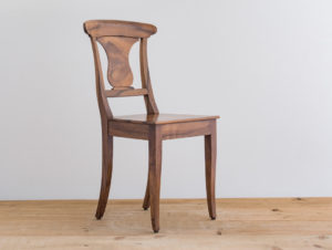 Chaise en bois de noyer par Philippe Emery