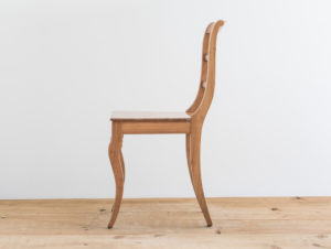 Chaise en bois de cerisier par Philippe Emery