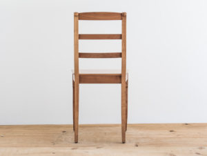 Chaise en bois de cerisier par Philippe Emery